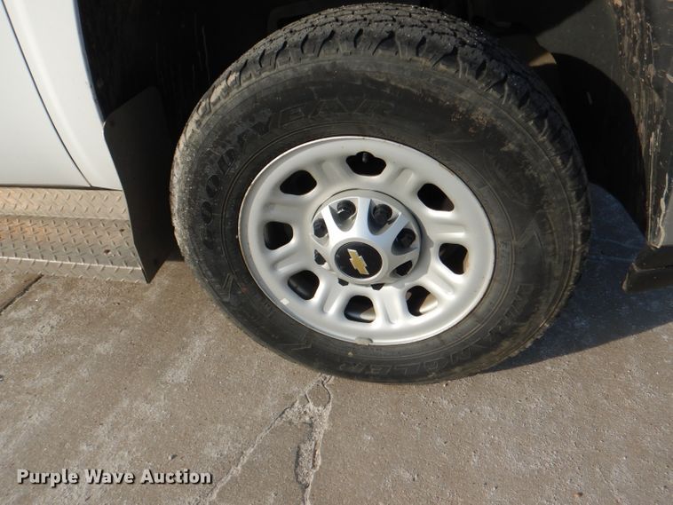 image for item DI2685 2012 Chevrolet Silverado 3500HD Ext. Cab utility bed pickup truck