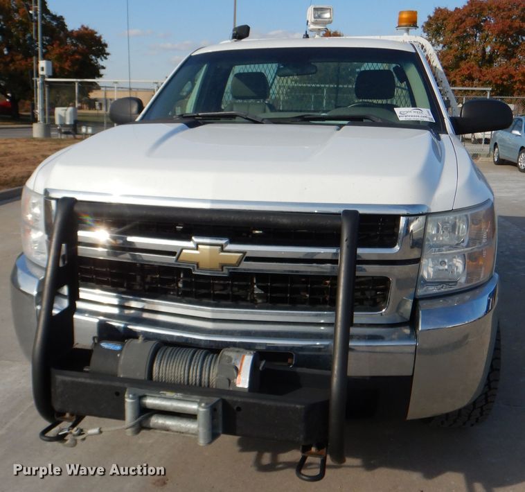 image for item DI2687 2007 Chevrolet Silverado 3500HD flatbed pickup truck