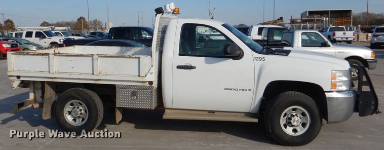 image for item DI2687 2007 Chevrolet Silverado 3500HD flatbed pickup truck