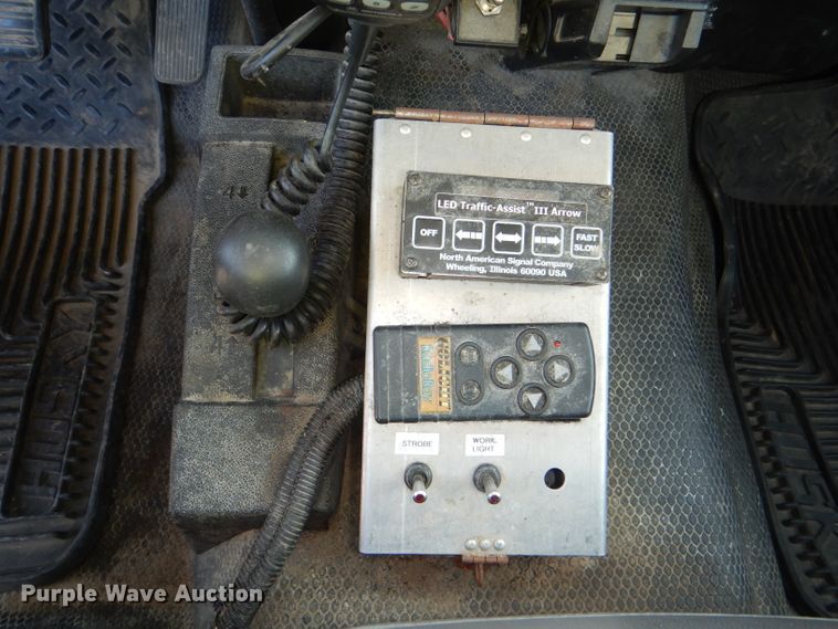 image for item DI2687 2007 Chevrolet Silverado 3500HD flatbed pickup truck