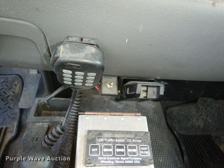 image for item DI2687 2007 Chevrolet Silverado 3500HD flatbed pickup truck