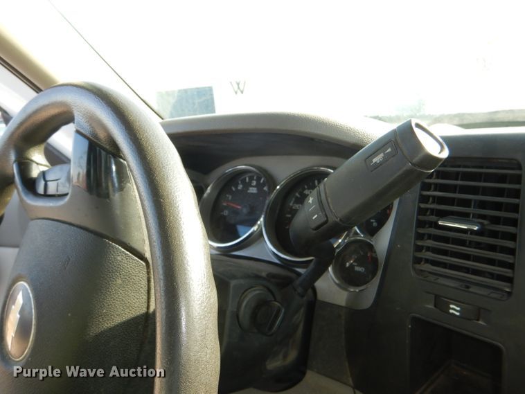 image for item DI2687 2007 Chevrolet Silverado 3500HD flatbed pickup truck