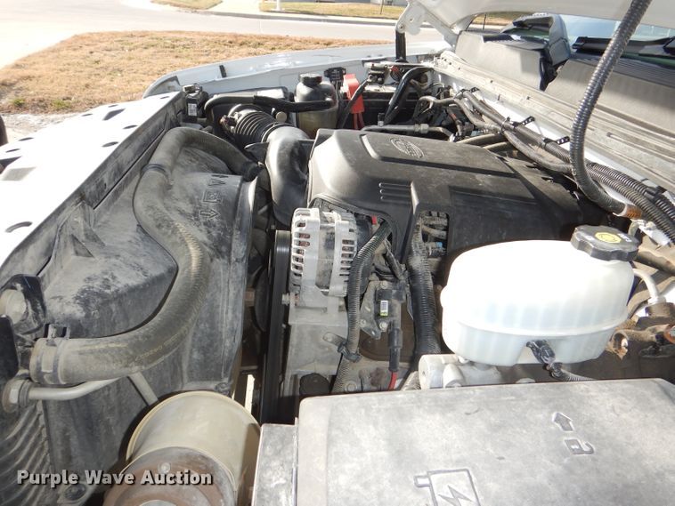 image for item DI2687 2007 Chevrolet Silverado 3500HD flatbed pickup truck