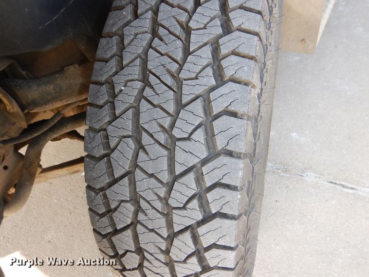 image for item DI2687 2007 Chevrolet Silverado 3500HD flatbed pickup truck