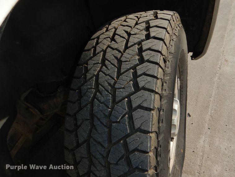 image for item DI2687 2007 Chevrolet Silverado 3500HD flatbed pickup truck