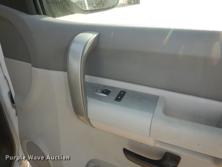 image for item DI2687 2007 Chevrolet Silverado 3500HD flatbed pickup truck