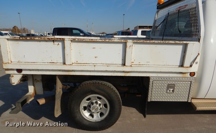 image for item DI2687 2007 Chevrolet Silverado 3500HD flatbed pickup truck