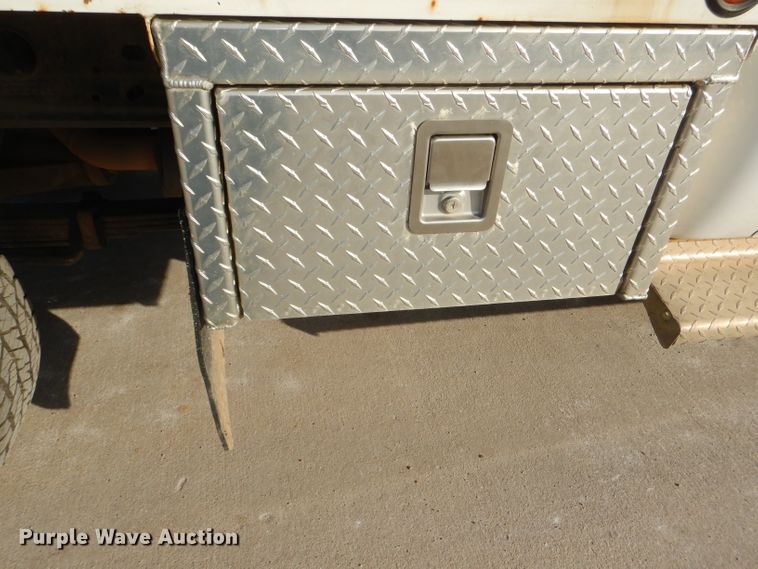 image for item DI2687 2007 Chevrolet Silverado 3500HD flatbed pickup truck