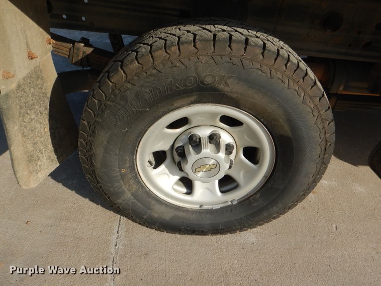 image for item DI2687 2007 Chevrolet Silverado 3500HD flatbed pickup truck