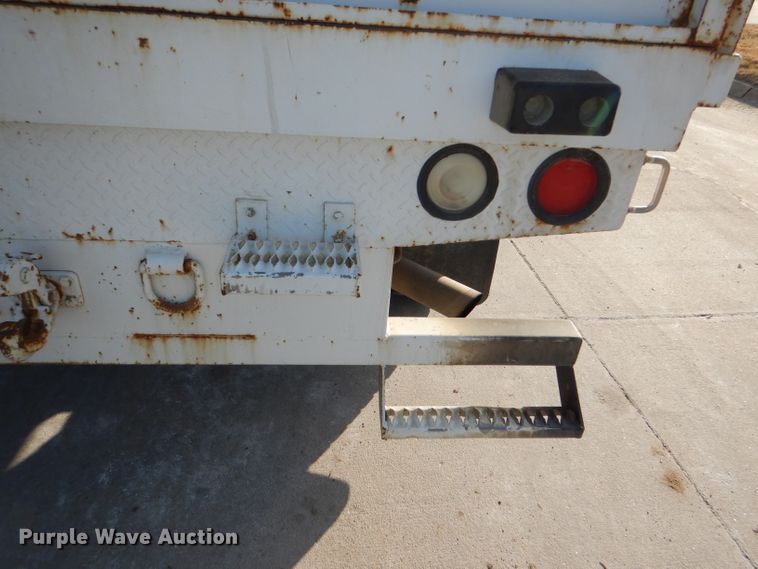 image for item DI2687 2007 Chevrolet Silverado 3500HD flatbed pickup truck