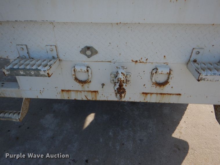 image for item DI2687 2007 Chevrolet Silverado 3500HD flatbed pickup truck