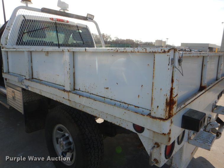 image for item DI2687 2007 Chevrolet Silverado 3500HD flatbed pickup truck