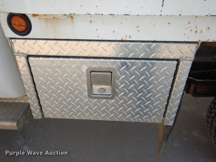 image for item DI2687 2007 Chevrolet Silverado 3500HD flatbed pickup truck