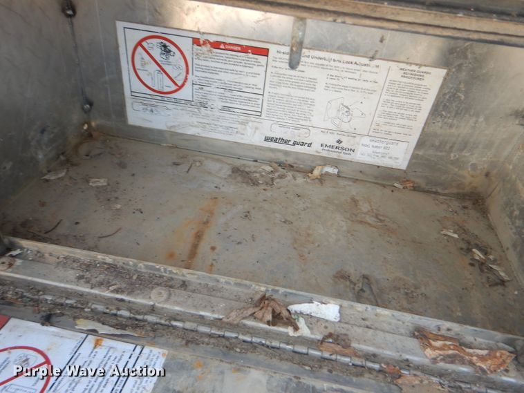 image for item DI2687 2007 Chevrolet Silverado 3500HD flatbed pickup truck