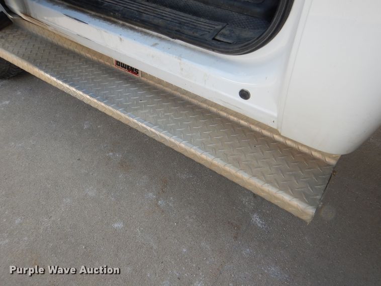 image for item DI2687 2007 Chevrolet Silverado 3500HD flatbed pickup truck