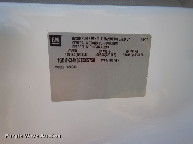 image for item DI2687 2007 Chevrolet Silverado 3500HD flatbed pickup truck