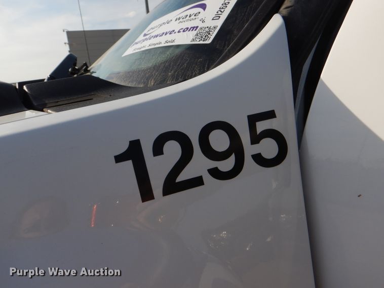 image for item DI2687 2007 Chevrolet Silverado 3500HD flatbed pickup truck