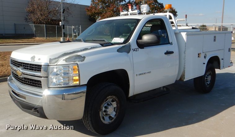 image for item DI2692 2008 Chevrolet Silverado 3500HD utility bed pickup truck