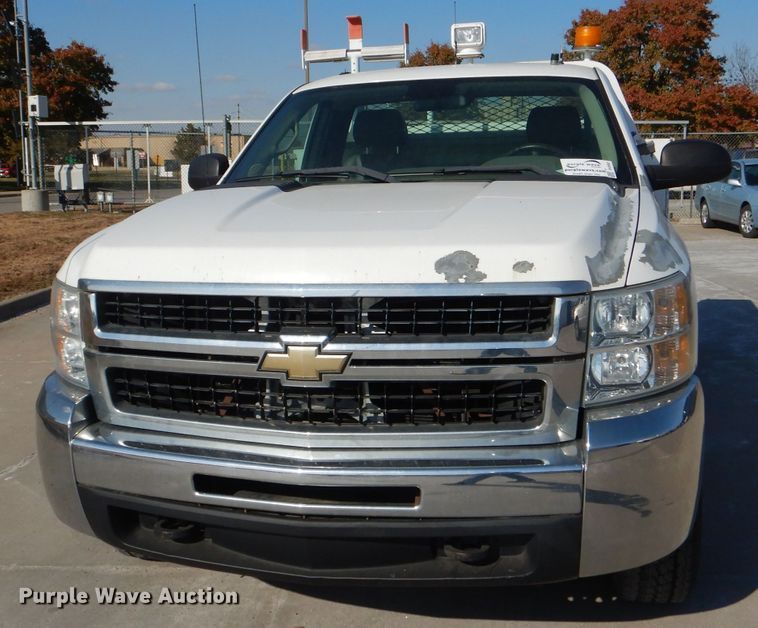 image for item DI2692 2008 Chevrolet Silverado 3500HD utility bed pickup truck