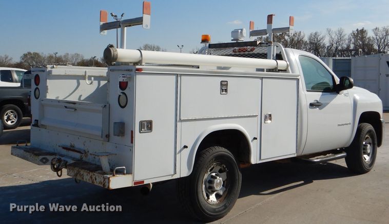image for item DI2692 2008 Chevrolet Silverado 3500HD utility bed pickup truck