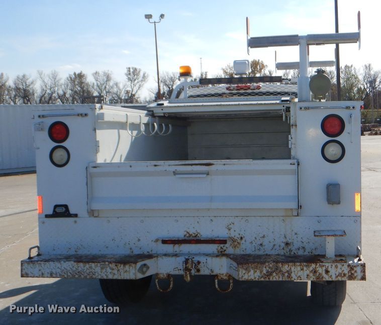 image for item DI2692 2008 Chevrolet Silverado 3500HD utility bed pickup truck