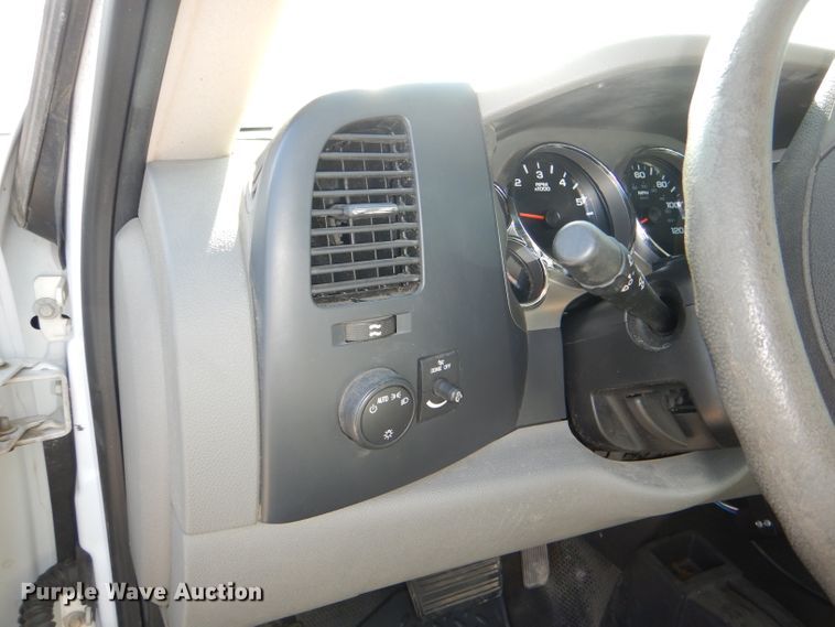 image for item DI2692 2008 Chevrolet Silverado 3500HD utility bed pickup truck