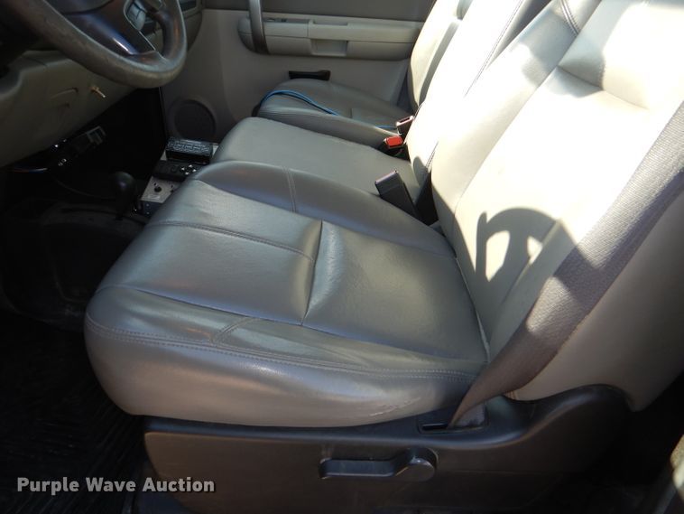 image for item DI2692 2008 Chevrolet Silverado 3500HD utility bed pickup truck