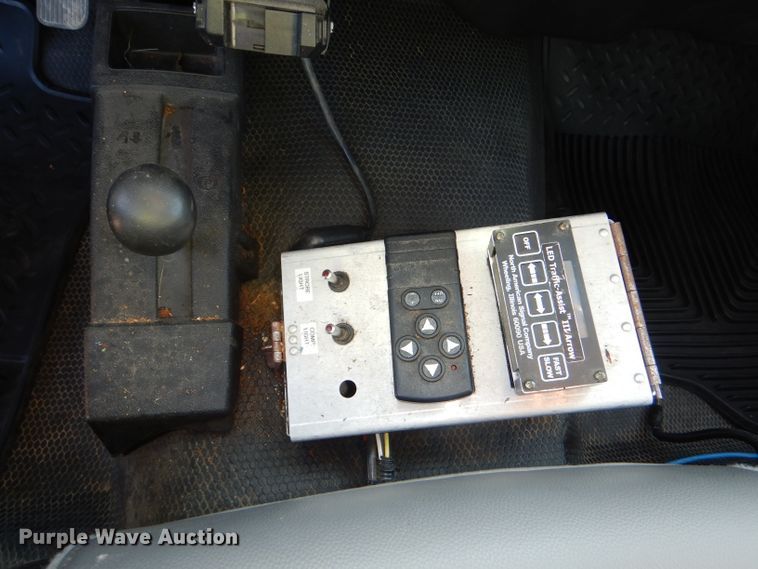 image for item DI2692 2008 Chevrolet Silverado 3500HD utility bed pickup truck