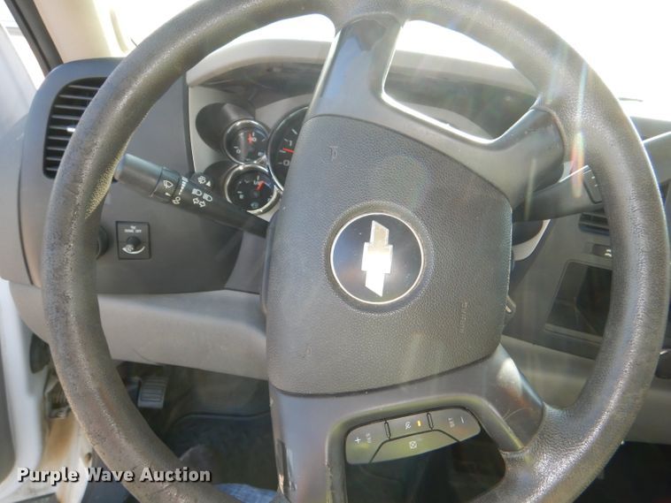 image for item DI2692 2008 Chevrolet Silverado 3500HD utility bed pickup truck