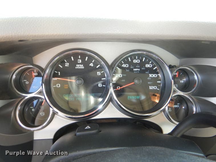 image for item DI2692 2008 Chevrolet Silverado 3500HD utility bed pickup truck