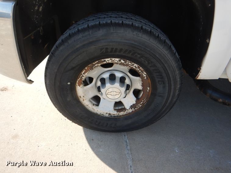 image for item DI2692 2008 Chevrolet Silverado 3500HD utility bed pickup truck