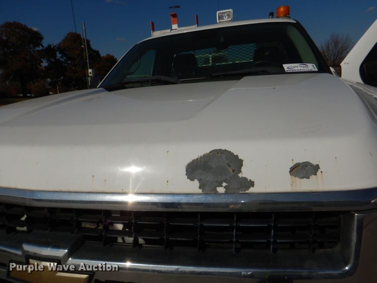 image for item DI2692 2008 Chevrolet Silverado 3500HD utility bed pickup truck