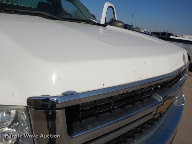 image for item DI2692 2008 Chevrolet Silverado 3500HD utility bed pickup truck