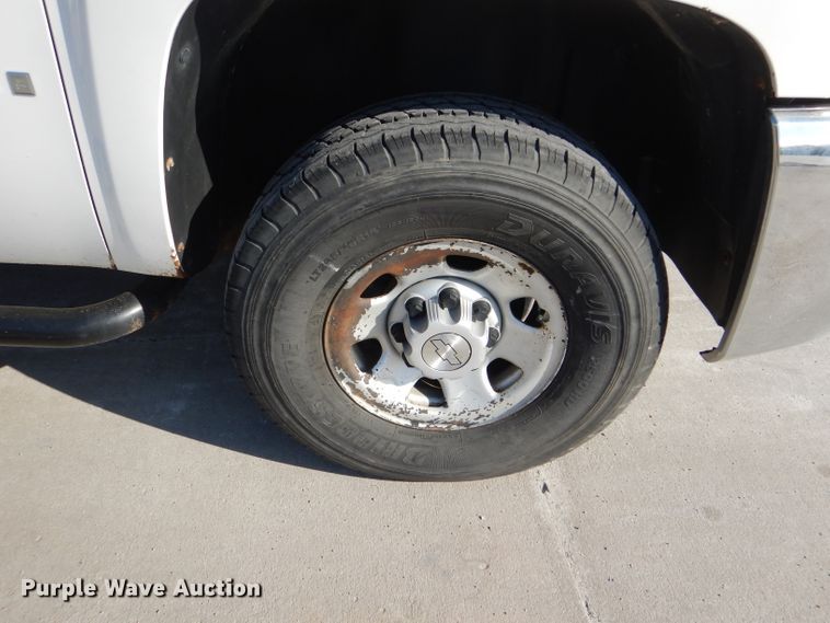 image for item DI2692 2008 Chevrolet Silverado 3500HD utility bed pickup truck