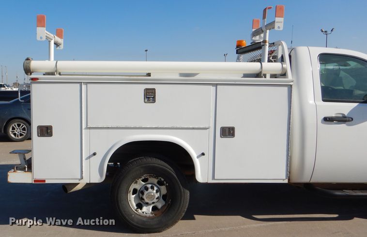 image for item DI2692 2008 Chevrolet Silverado 3500HD utility bed pickup truck