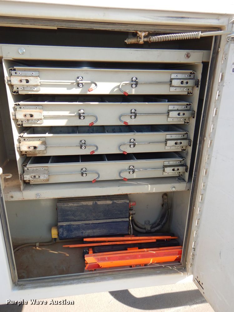 image for item DI2692 2008 Chevrolet Silverado 3500HD utility bed pickup truck