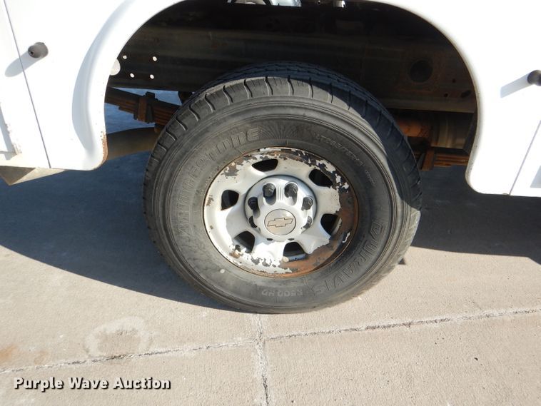 image for item DI2692 2008 Chevrolet Silverado 3500HD utility bed pickup truck