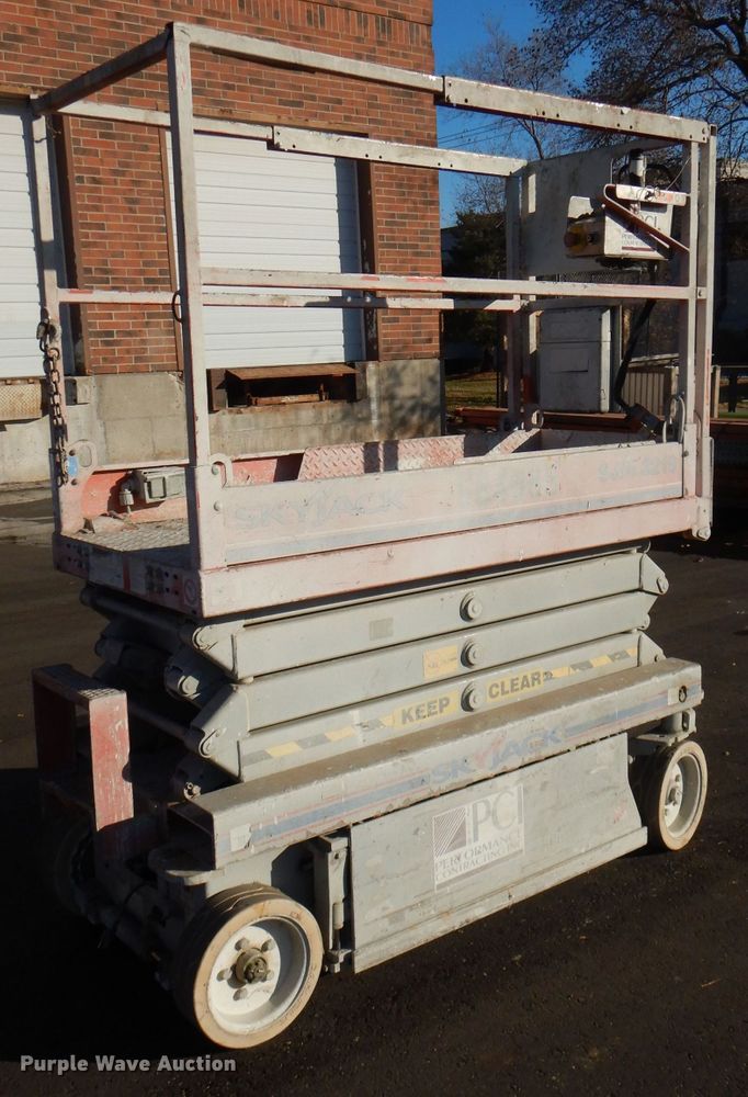image for item DY9364 Skyjack SJIII 3219 scissor lift
