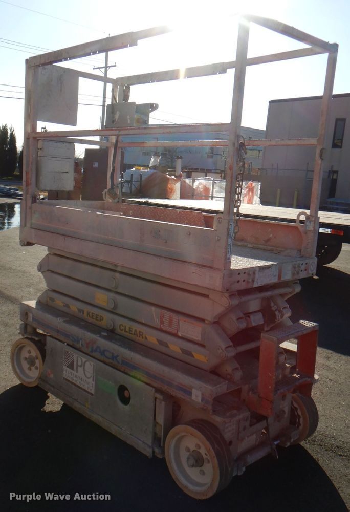 image for item DY9364 Skyjack SJIII 3219 scissor lift