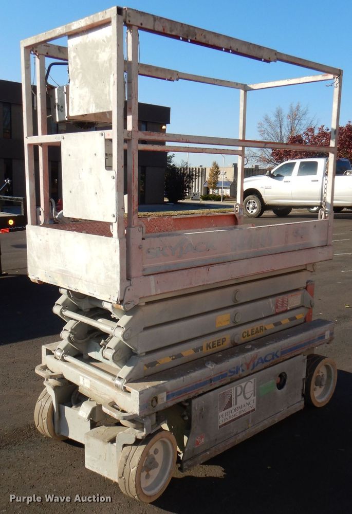 image for item DY9364 Skyjack SJIII 3219 scissor lift