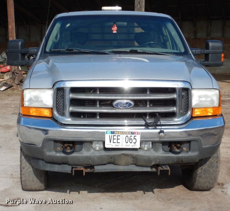 image for item EC9134 2001 Ford F250 Super Duty SuperCab flatbed  pickup truck