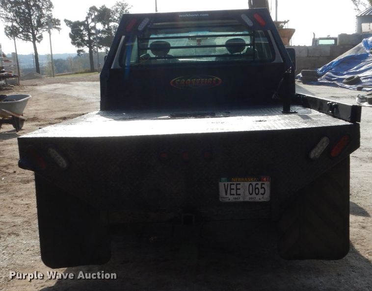 image for item EC9134 2001 Ford F250 Super Duty SuperCab flatbed  pickup truck