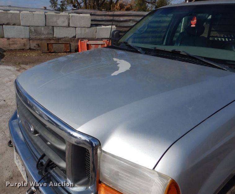 image for item EC9134 2001 Ford F250 Super Duty SuperCab flatbed  pickup truck