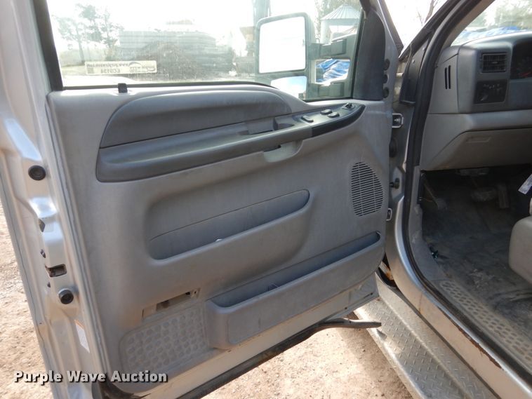 image for item EC9134 2001 Ford F250 Super Duty SuperCab flatbed  pickup truck