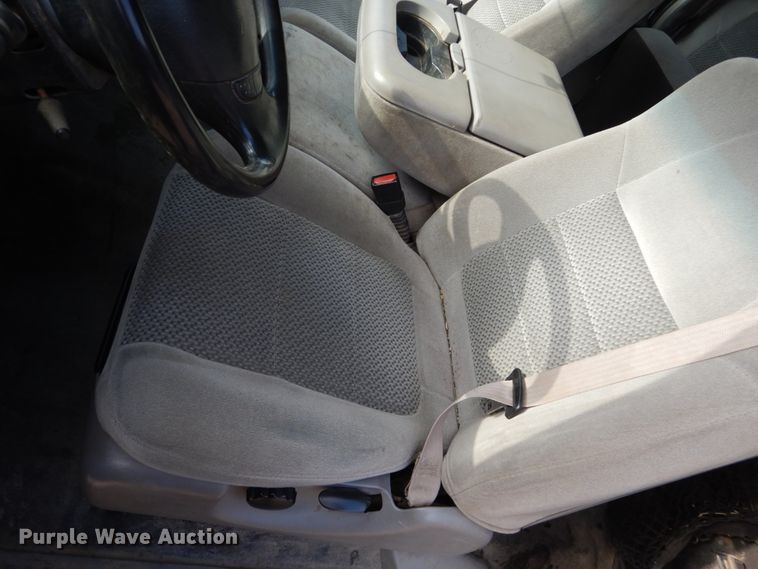 image for item EC9134 2001 Ford F250 Super Duty SuperCab flatbed  pickup truck