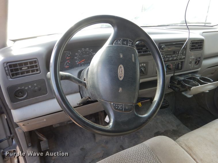 image for item EC9134 2001 Ford F250 Super Duty SuperCab flatbed  pickup truck