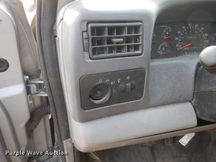 image for item EC9134 2001 Ford F250 Super Duty SuperCab flatbed  pickup truck