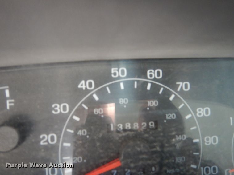 image for item EC9134 2001 Ford F250 Super Duty SuperCab flatbed  pickup truck