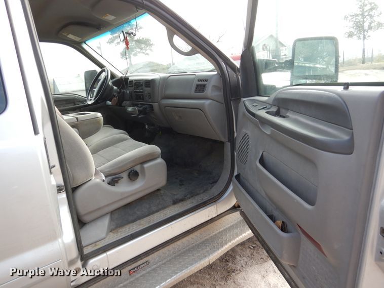 image for item EC9134 2001 Ford F250 Super Duty SuperCab flatbed  pickup truck