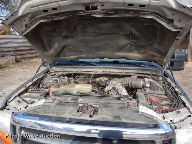 image for item EC9134 2001 Ford F250 Super Duty SuperCab flatbed  pickup truck